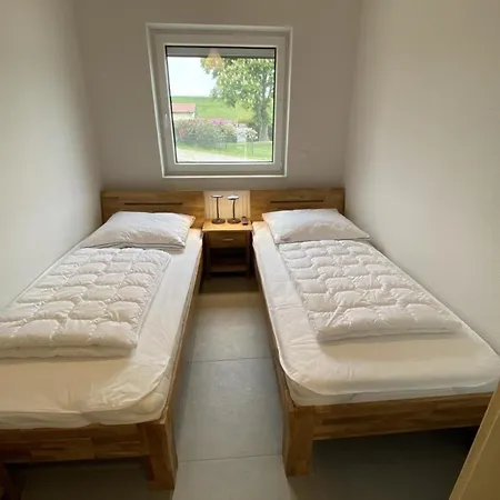 N2 Eingezaeuntes Mit Waschmaschine Holiday home Butjadingen